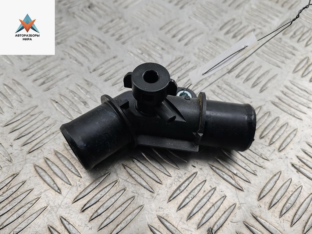 фланец (тройник) системы охлаждения Mazda 3 BP 2019, 2.0 л., гибрид, МКПП, чёрный, хетчбэк 5 дв. - фото №1