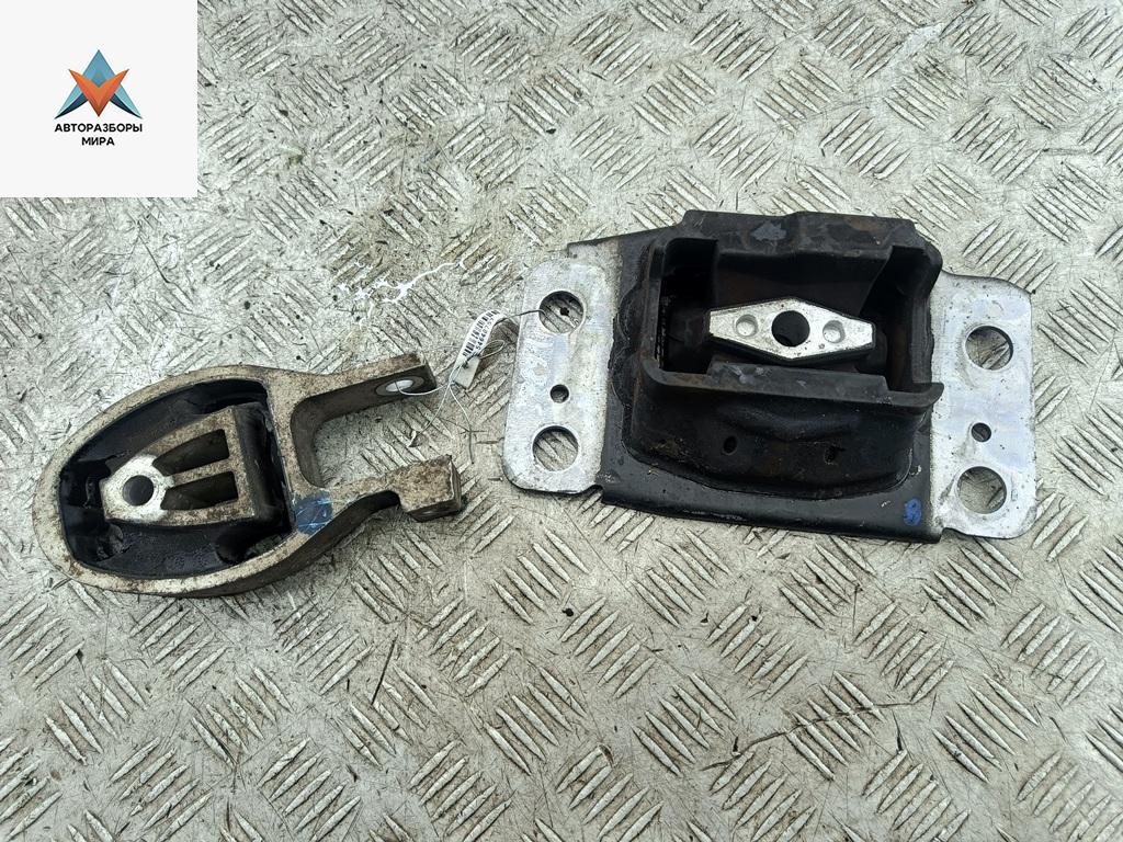 подушка крепления КПП Ford S-Max 1 поколение 2008, 2.0 л., бензин, МКПП, серый, минивэн, 6G917M121AC - фото №1