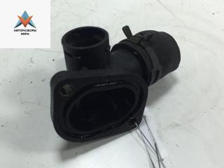 фланец (тройник) системы охлаждения Volkswagen Passat B5 1998, 1.6 л., бензин, МКПП, красный, седан, 050121133D