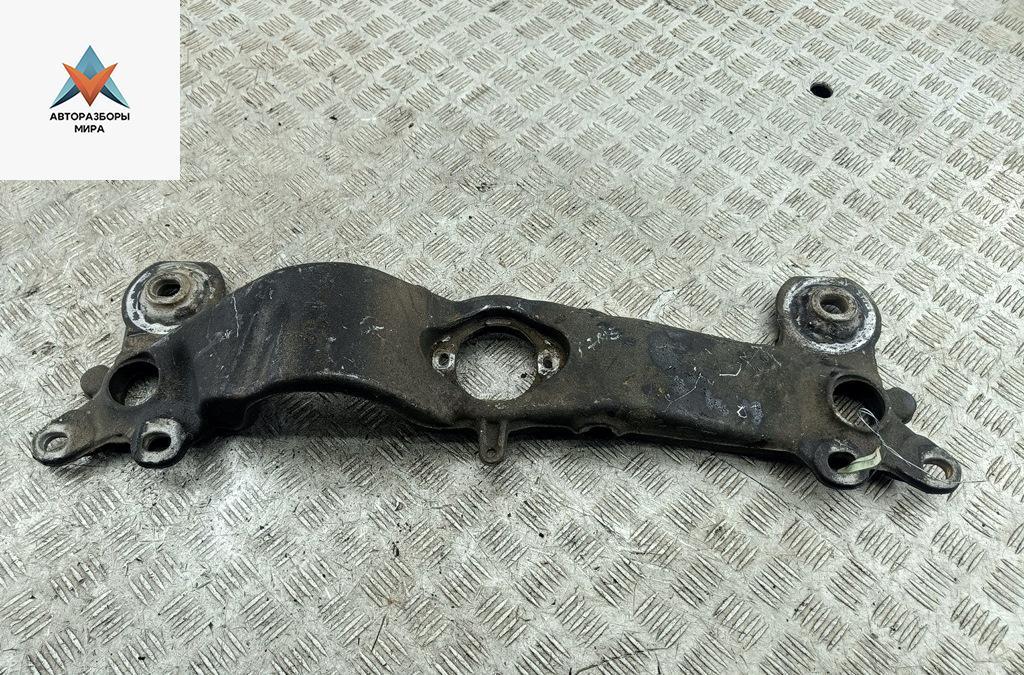 кронштейн КПП Audi A4 B6 2001, 2.5 л., дизель, МКПП, чёрный, универсал, 8E0399263T - фото №1