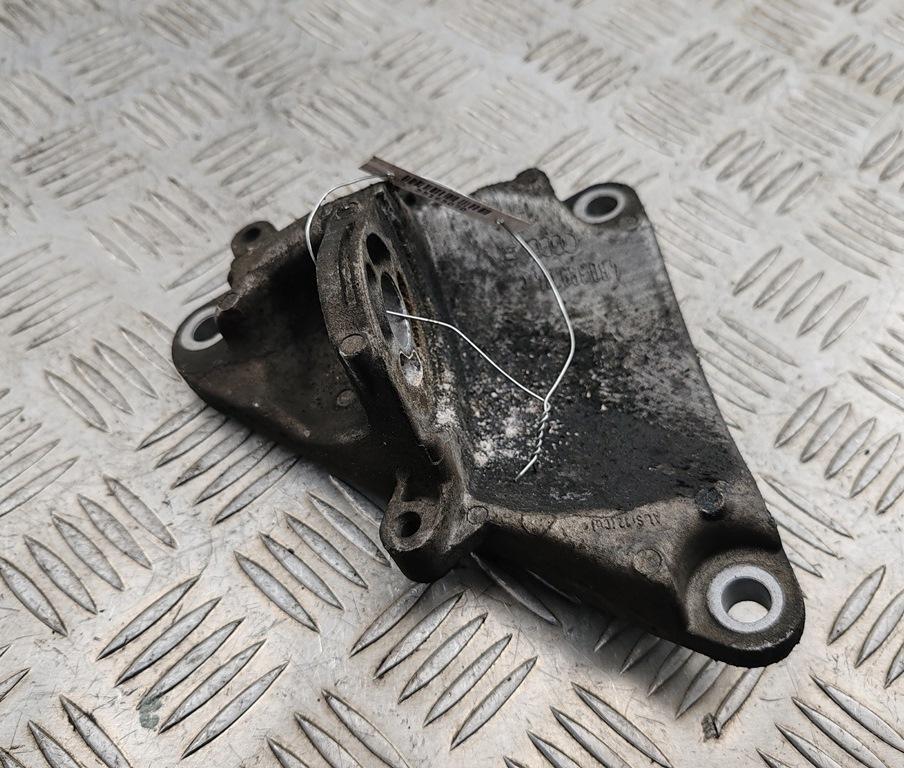 кронштейн КПП Audi A6 C5 2002, 2.4 л., бензин, АКПП, синий, седан, 4B0399114C