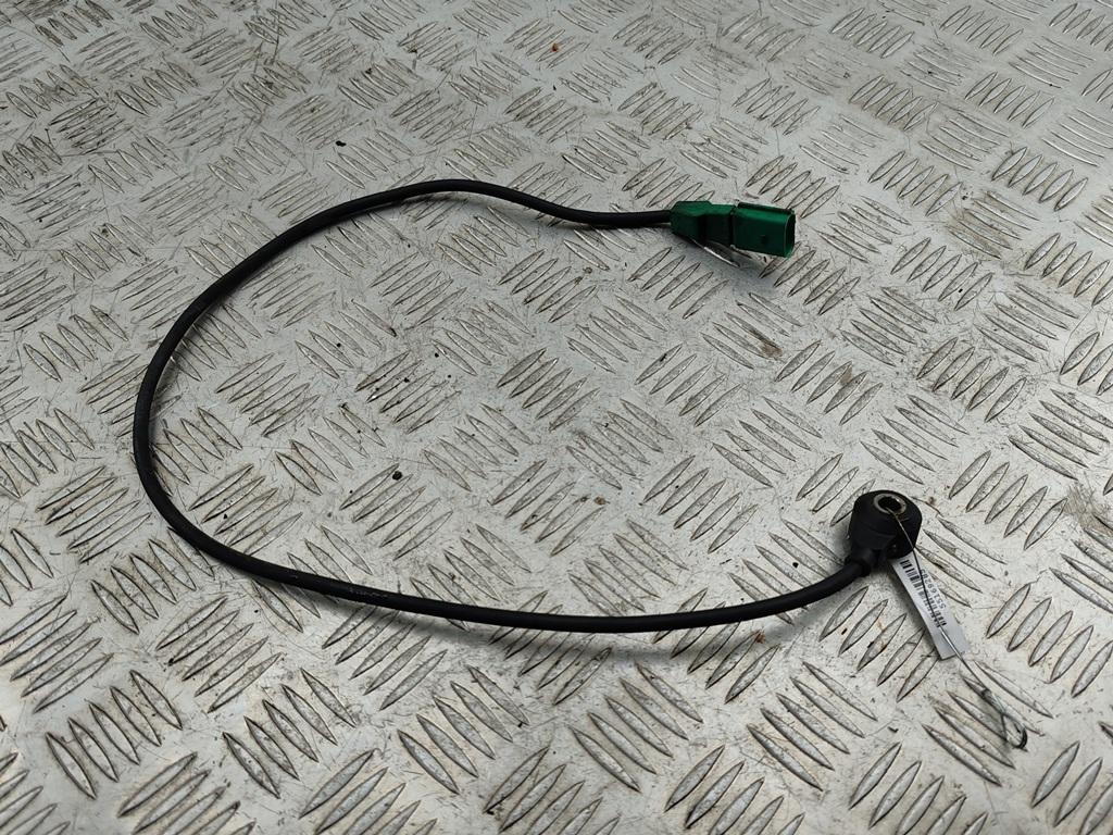 датчик детонации Audi A4 B6 2001, 2.0 л., бензин, МКПП, серый, седан, 07D905377