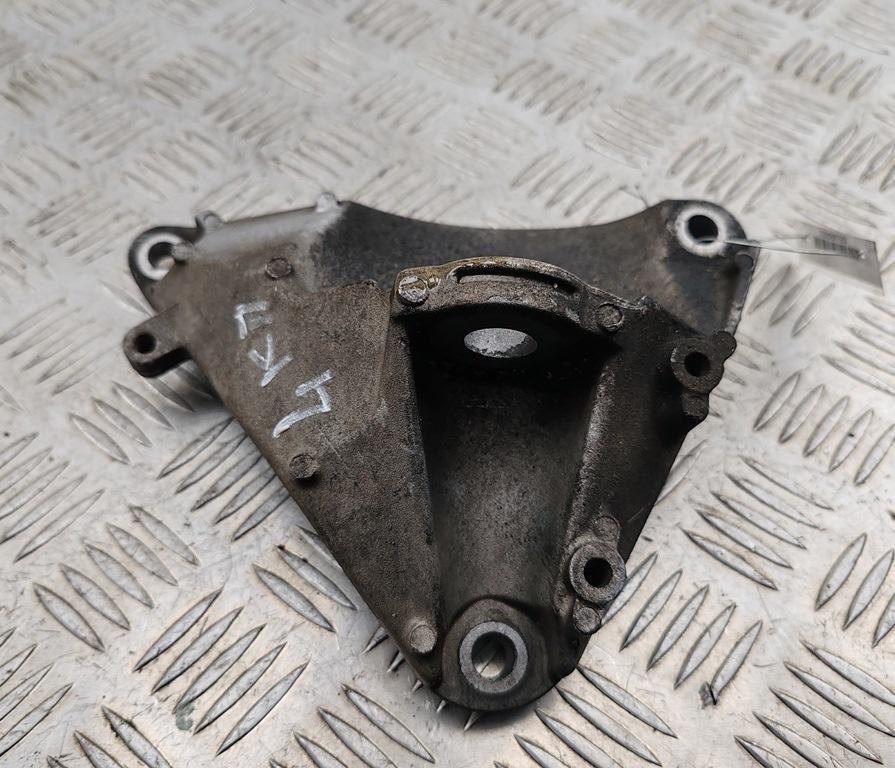 кронштейн КПП Audi A6 C5 2002, 2.4 л., бензин, АКПП, синий, седан, 4B0399113K