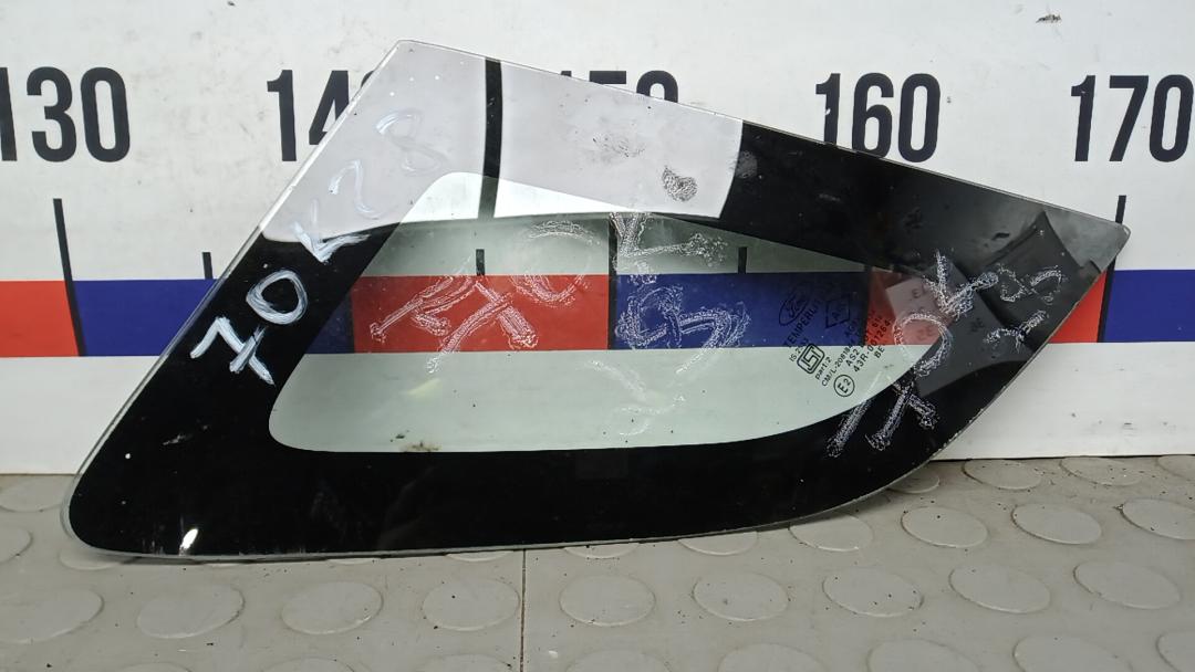 стекло кузовное боковое левое Ford EcoSport 2 поколение 2015, 1.5 л., бензин, МКПП, внедорожник 5 дв. - фото №1