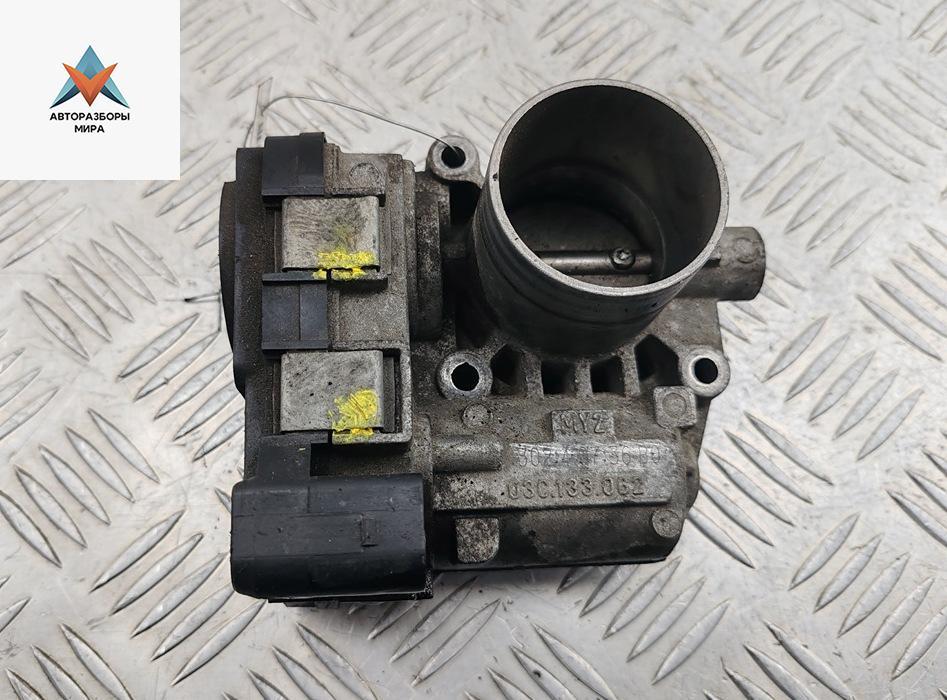 заслонка дроссельная Volkswagen Golf 5 поколение 2005, 1.4 л., бензин, МКПП, синий, хетчбэк 5 дв., 03C133062 - фото №1