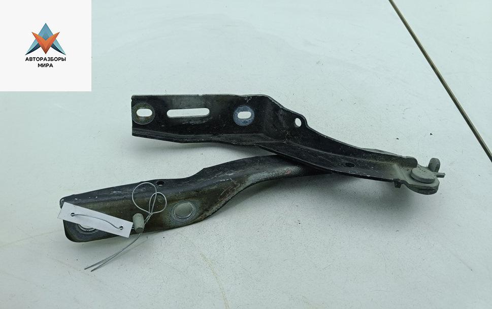 петля капота правая Peugeot 307 1 поколение 2004, чёрный, универсал, 9636473480 - фото №1