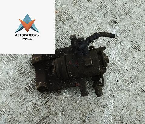 суппорт задний правый Audi A4 B6 2001, 2.0 л., бензин, МКПП, серый, седан - фото №1