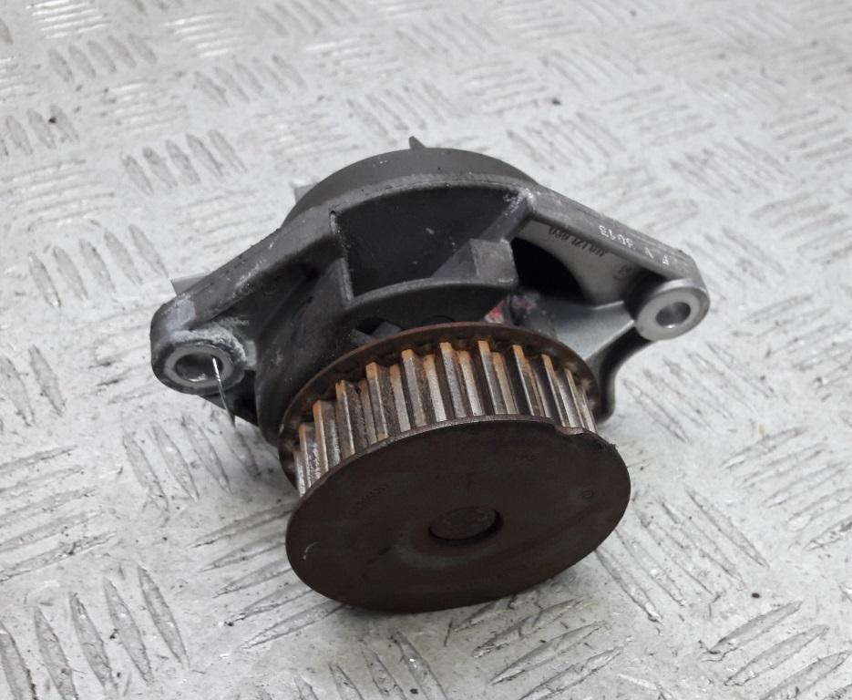 насос антифриза дополнительный Volkswagen Golf 5 поколение 2004, 1.4 л., бензин, МКПП, серый, хетчбэк 5 дв., 038121028A - фото №1