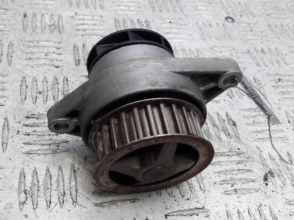 насос антифриза дополнительный Volkswagen Golf-3 1995, 1.6 л., бензин, МКПП, серый, хетчбэк 3 дв., 030121028F