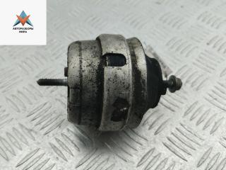 подушка крепления двигателя Volkswagen Passat B5 1999, 1.8 л., бензин, МКПП, зелёный, универсал, 8D0199382M, 8D0199379J