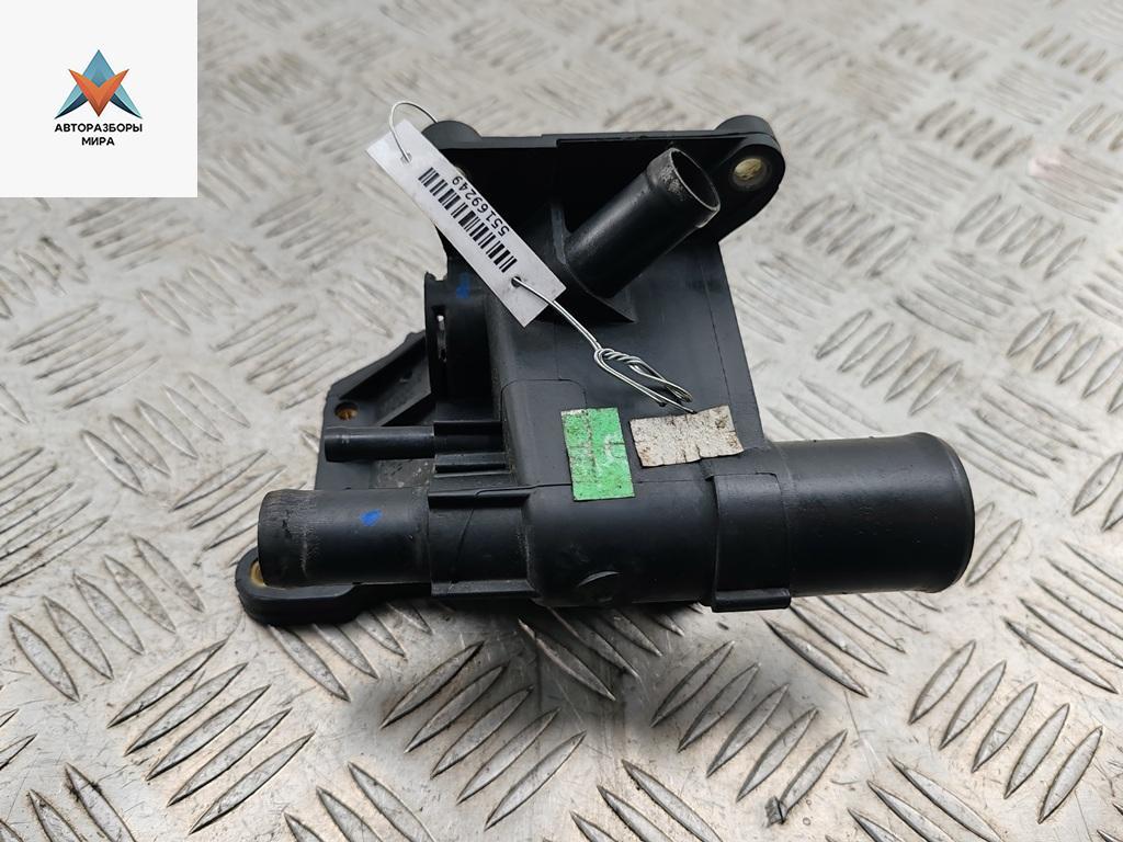 фланец (тройник) системы охлаждения Ford S-Max 1 поколение 2008, 2.0 л., бензин, МКПП, серый, минивэн, 6G9G8K556AA - фото №1