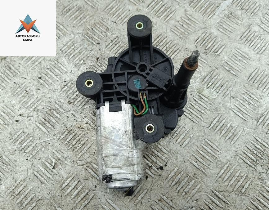 Двигатель стеклоочистителя заднего (моторчик дворников) Fiat Stilo 1 поколение 2003, 1.6 л., бензин, МКПП, чёрный, хетчбэк 5 дв. - фото №1