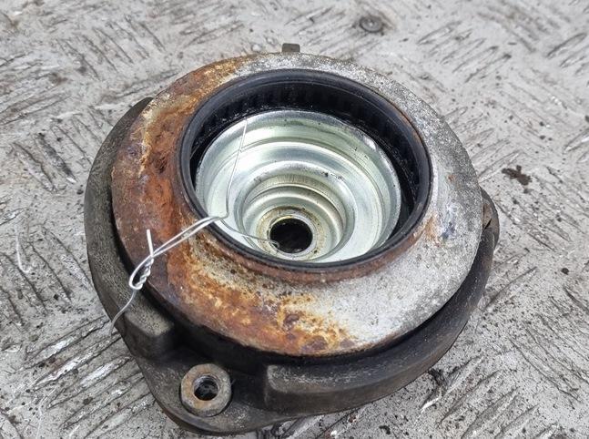 Опора амортизатора переднего (верхняя) Volkswagen Passat B6 2005, 1.6 л., бензин, МКПП, синий, универсал, 1K0112331C