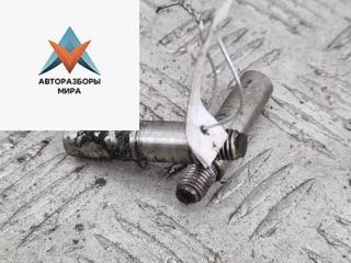 Болт крепления Volkswagen Passat B6 2005, 1.6 л., бензин, МКПП, синий, универсал