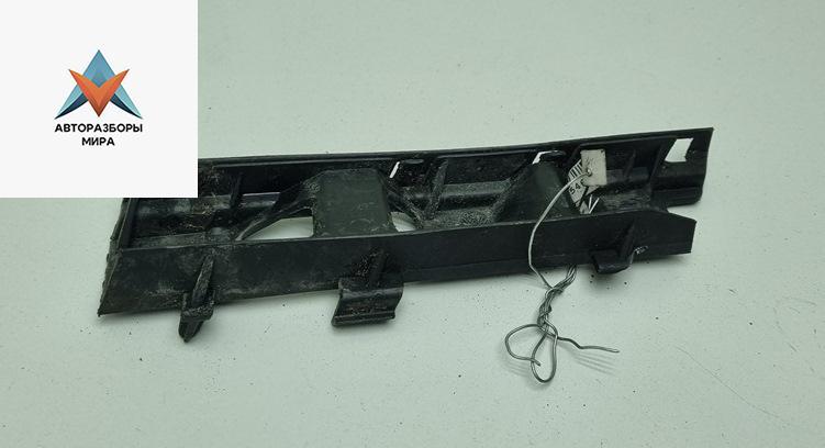 кронштейн переднего бампера Volkswagen Passat B6 2008, 2.0 л., дизель, МКПП, чёрный, универсал, 3C0807183 - фото №1