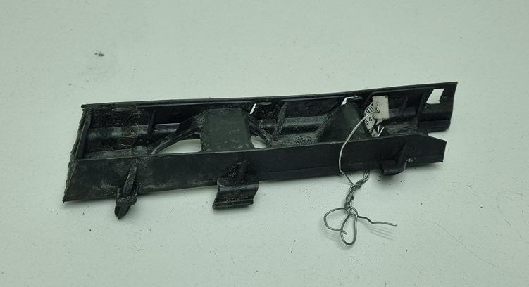 кронштейн переднего бампера Volkswagen Passat B6 2008, 2.0 л., дизель, МКПП, чёрный, универсал, 3C0807183