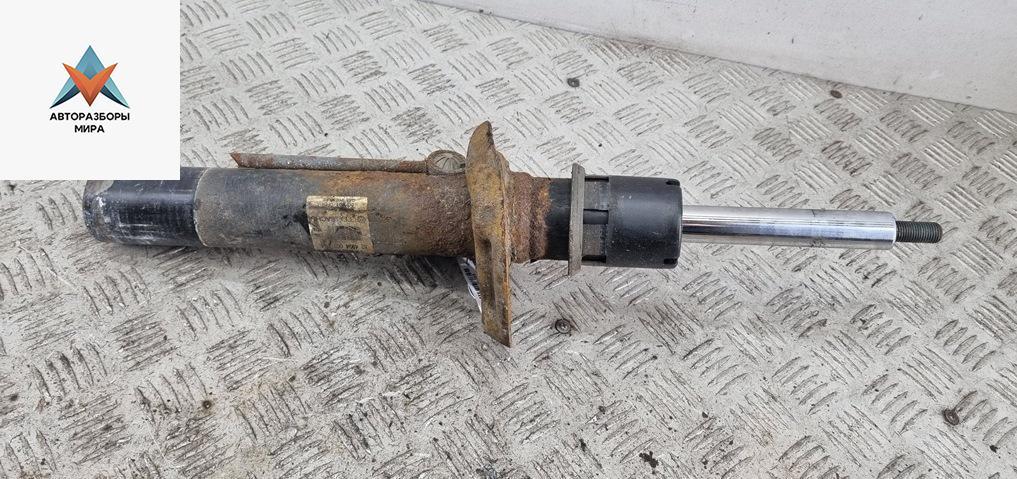 амортизатор передний правый Volkswagen Passat B6 2005, 1.6 л., бензин, МКПП, синий, универсал, 3C0413031AA - фото №1