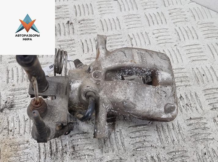 суппорт задний левый Volkswagen Caddy 3 поколение 2006, 1.9 л., дизель, МКПП, жёлтый, фургон - фото №1