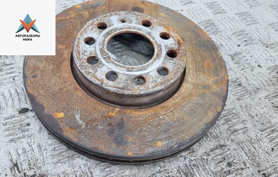 диск тормозной передний Skoda Octavia mk2 (A5 1Z) 2004, 2.0 л., дизель, МКПП, серый, хетчбэк 5 дв. - фото №1