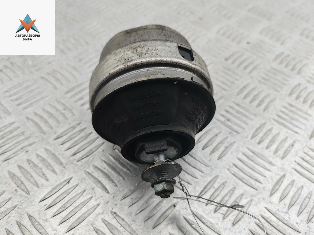подушка крепления двигателя Volkswagen Passat B5 1999, 1.6 л., бензин, МКПП, синий, универсал, 8D0199379K, 8D0199382L, 8D0199379Q - фото №1