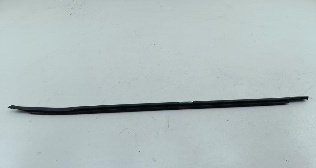 Молдинг стекла двери наружный Volkswagen Passat B6 2008, 2.0 л., дизель, МКПП, чёрный, универсал