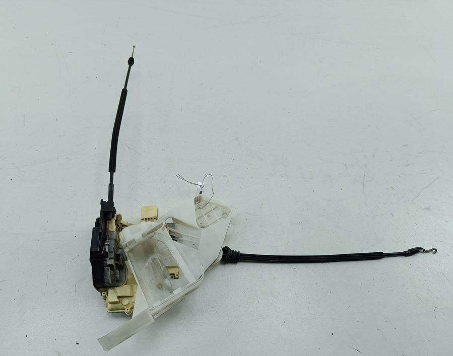 замок двери задней левой Volkswagen Passat B6 2008, 2.0 л., дизель, МКПП, чёрный, универсал, 3C4839015A