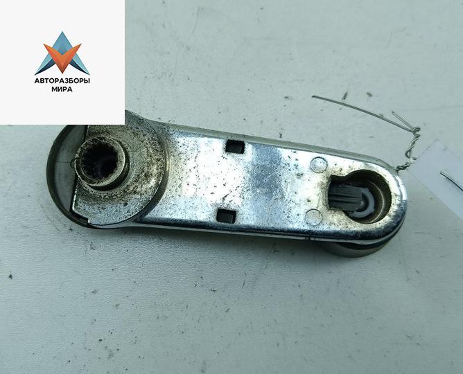 ручка стеклоподъемника Audi A6 4A/C4 1997, 1.8 л., бензин, МКПП, серый, универсал, 443837581D - фото №1