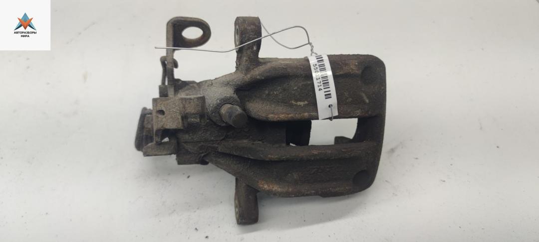 суппорт задний правый Audi A6 4A/C4 1996, 2.0 л., бензин, МКПП, серый, седан - фото №1