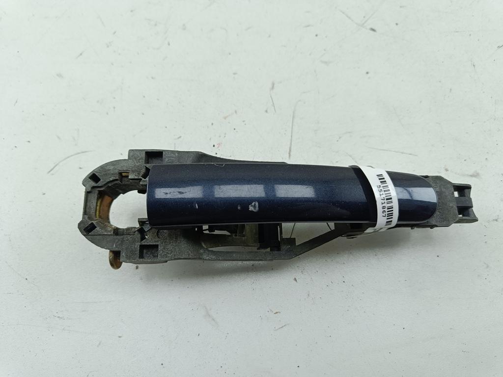 ручка наружная передняя правая Volkswagen Passat B5 1999, 1.6 л., бензин, МКПП, синий, универсал, 3B0837886 - фото №1