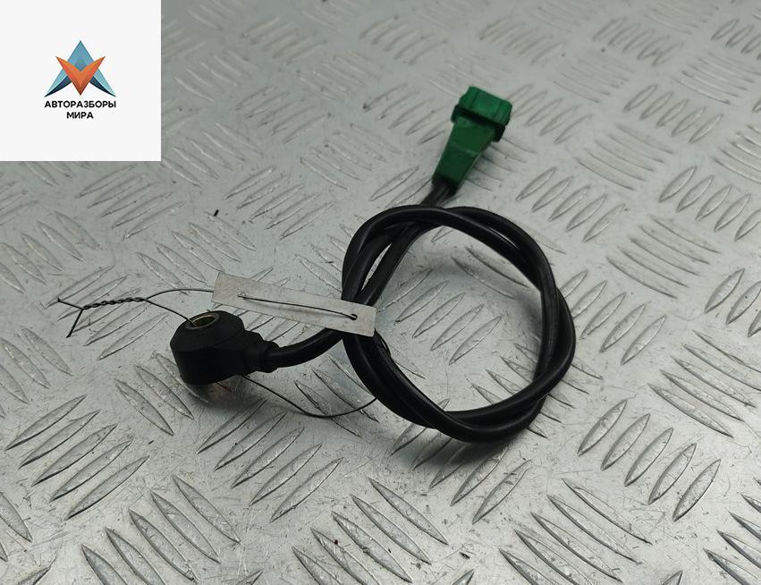 датчик детонации Volkswagen Passat B5 1999, 1.8 л., бензин, МКПП, зелёный, универсал, 054905377H - фото №1