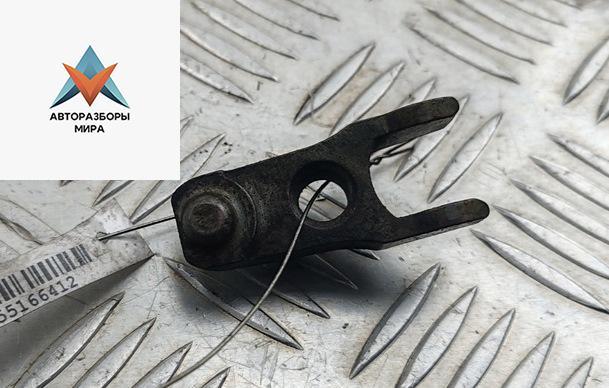 крепление форсунки Volkswagen Golf 4 поколение 1999, 1.9 л., дизель, МКПП, белый, универсал - фото №1