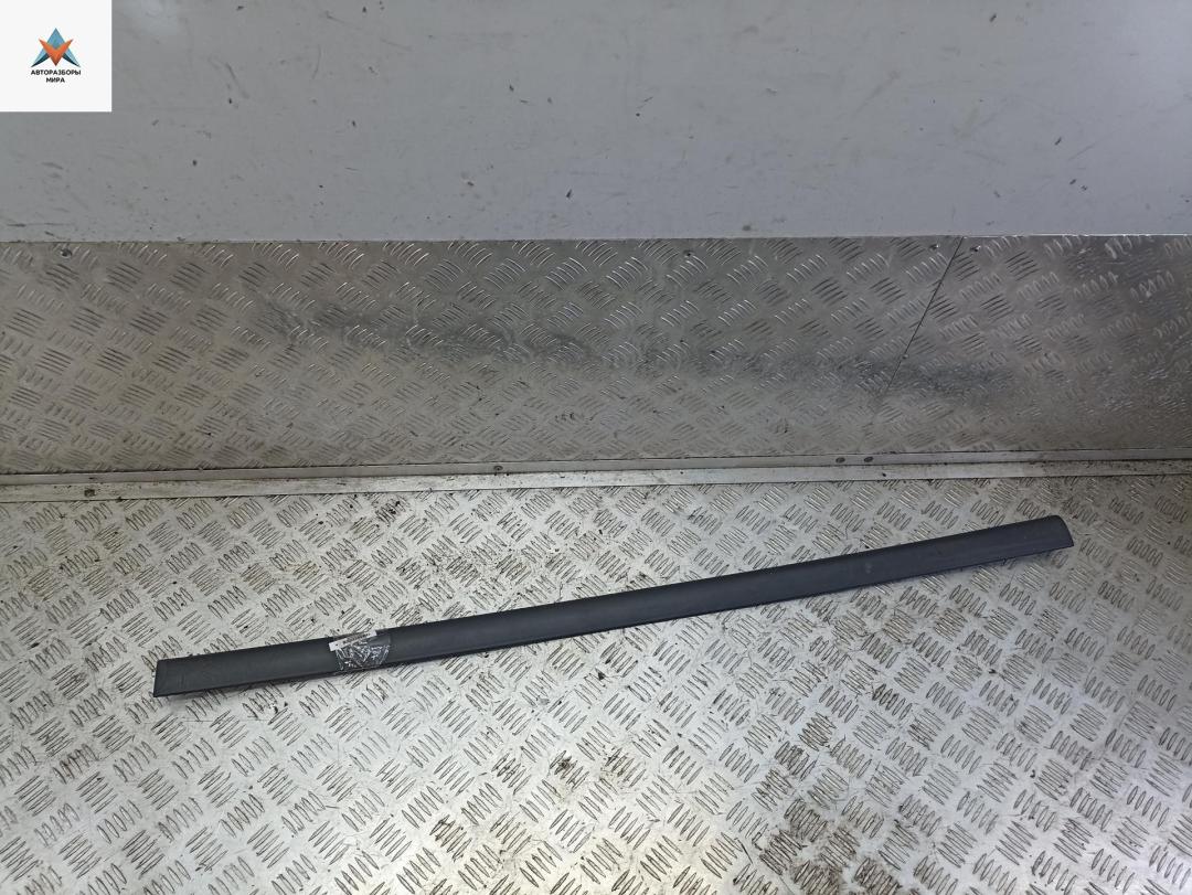 молдинг двери передней левой Opel Vectra B 1995, 1.6 л., бензин, МКПП, красный, седан, 90507533 - фото №1