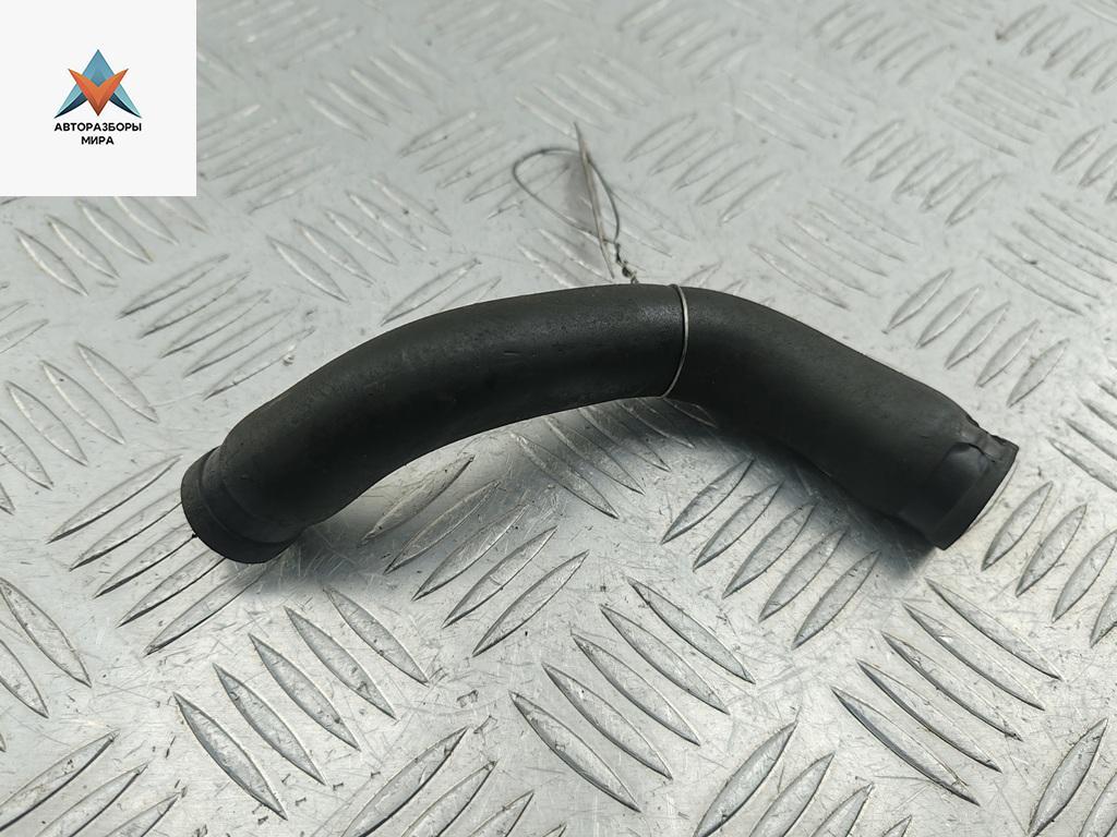 патрубок вентиляции картера Volkswagen Passat B5 1998, 1.8 л., бензин, МКПП, зелёный, универсал, 058103221 - фото №1