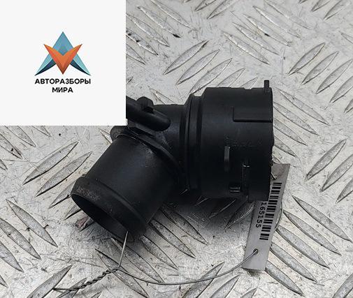 фланец (тройник) системы охлаждения Volkswagen Touran 1 поколение 2005, 2.0 л., дизель, МКПП, чёрный, минивэн, 6Q0122291E - фото №1