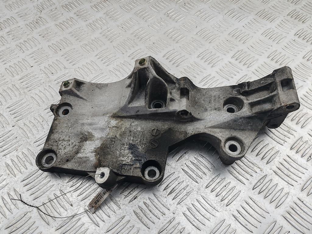 кронштейн генератора SEAT Altea 1 поколение 2004, 1.9 л., дизель, МКПП, красный, минивэн, 03G903143A - фото №1