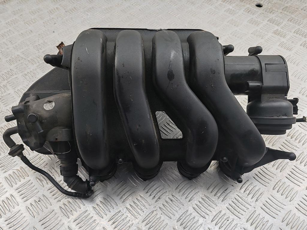 коллектор впускной Volkswagen Passat B6 2006, 2.0 л., бензин, седан, 06F133210P - фото №1