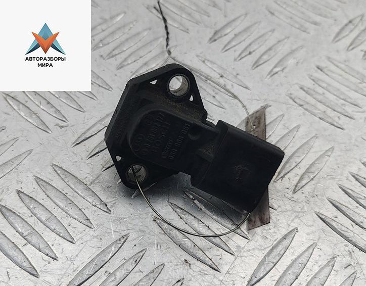 датчик абсолютного давления Volkswagen Passat B5 1999, 1.9 л., дизель, МКПП, чёрный, универсал, 038906051 - фото №1