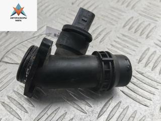 фланец (тройник) системы охлаждения Volkswagen Passat B6 2006, 2.0 л., бензин, МКПП, серый, седан, 06F121131C