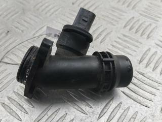 фланец (тройник) системы охлаждения Volkswagen Passat B6 2006, 2.0 л., бензин, МКПП, серый, седан, 06F121131C