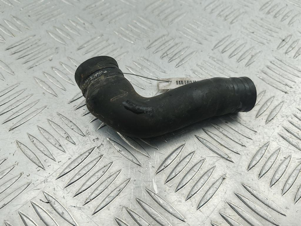 патрубок (трубопровод, шланг) Volkswagen Passat B5 1999, 1.8 л., бензин, МКПП, зелёный, универсал, 058121063 - фото №1