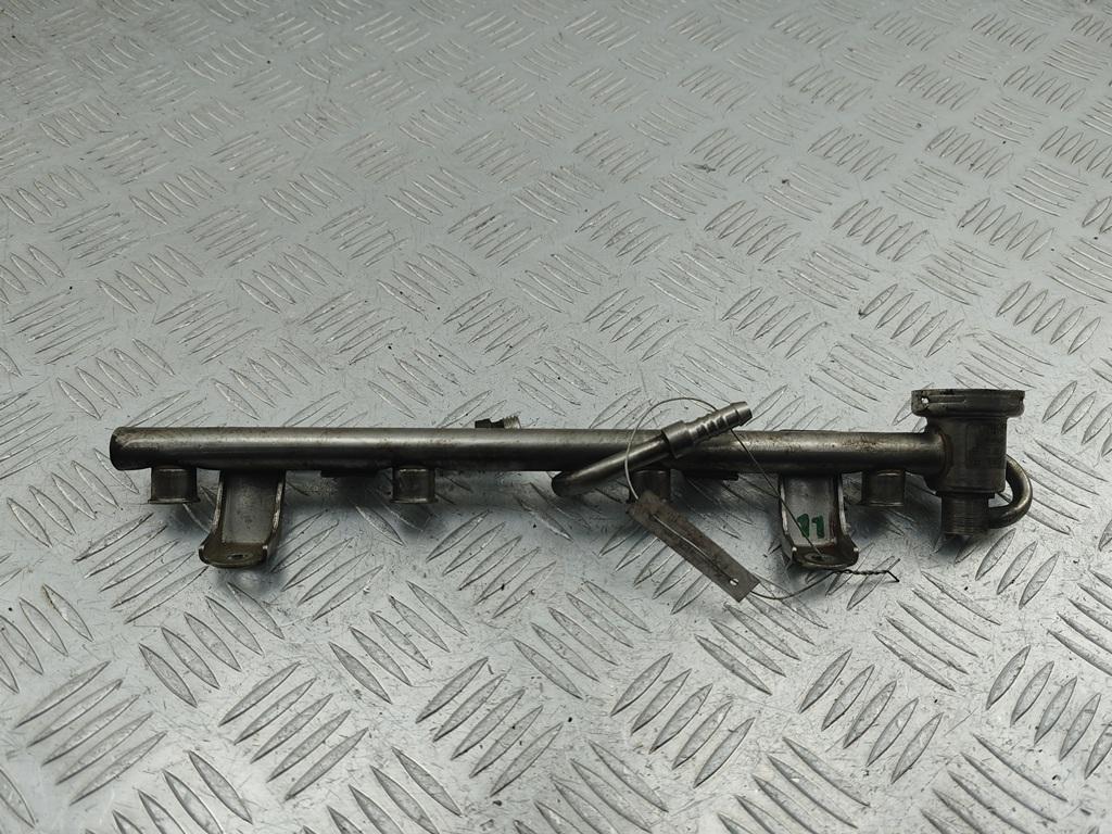 топливная рампа Volkswagen Passat B5 1998, 1.8 л., бензин, МКПП, зелёный, универсал, 058133681B
