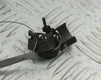 крепление форсунки Volkswagen Passat B6 2006, 2.0 л., бензин, МКПП, серый, седан, 06D133036D