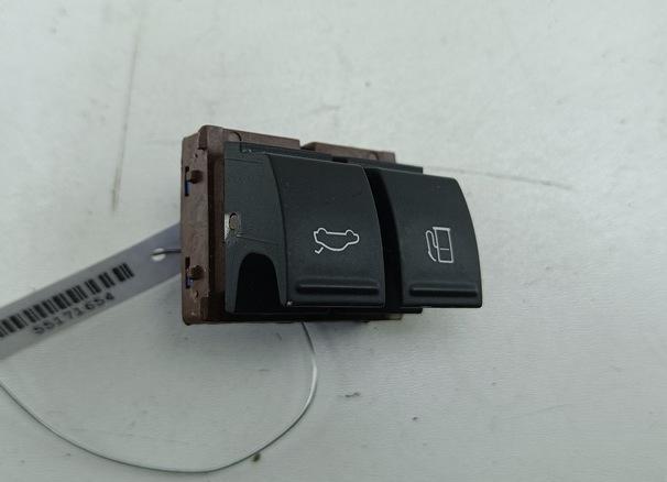 Кнопка открывания лючка топливного бака Volkswagen Passat B6 2008, 2.0 л., дизель, МКПП, чёрный, универсал, 3C0959903B