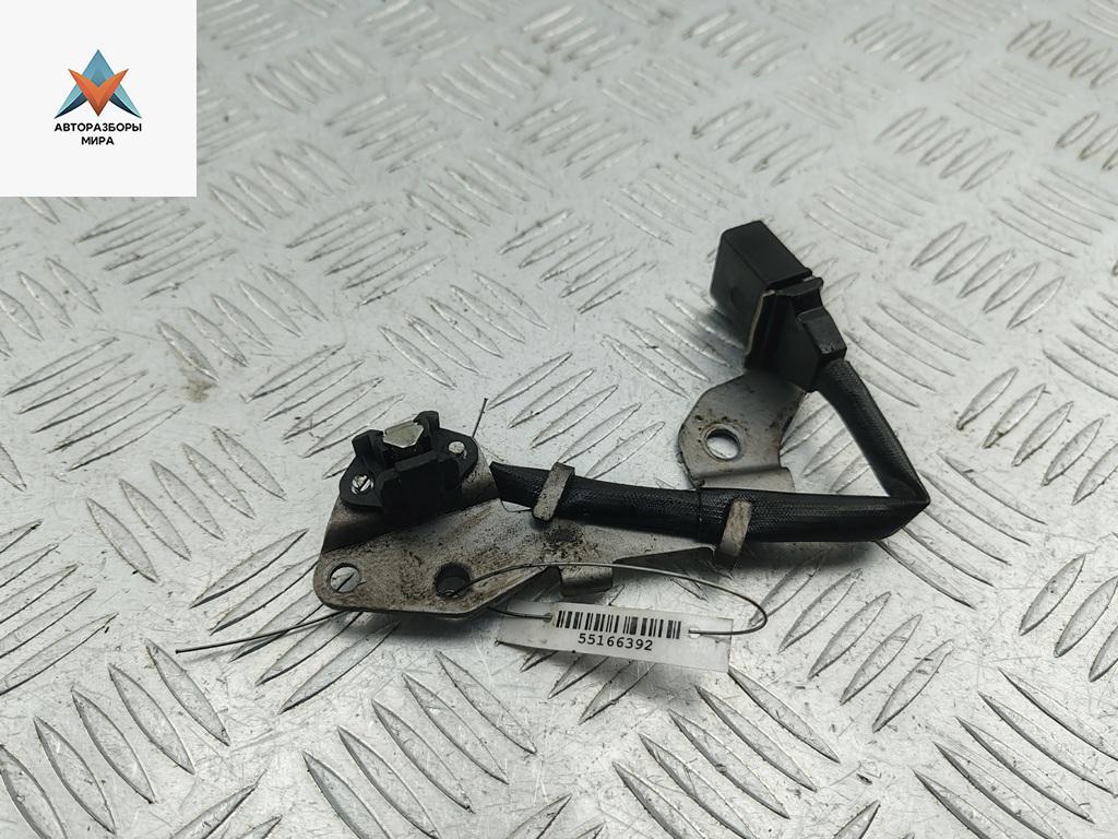 датчик распредвала Volkswagen Passat B5 1998, 1.6 л., бензин, МКПП, чёрный, седан - фото №1