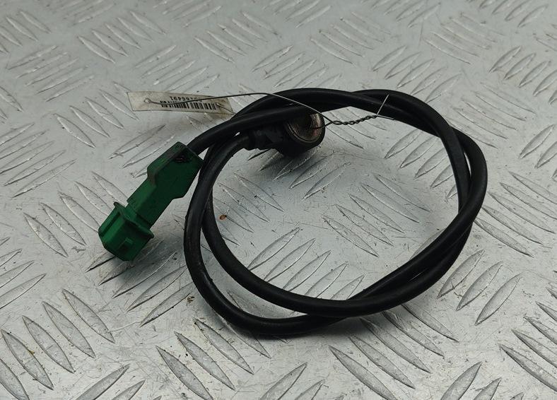 датчик детонации Volkswagen Passat B5 1999, 1.6 л., бензин, МКПП, синий, универсал, 054905377H - фото №1