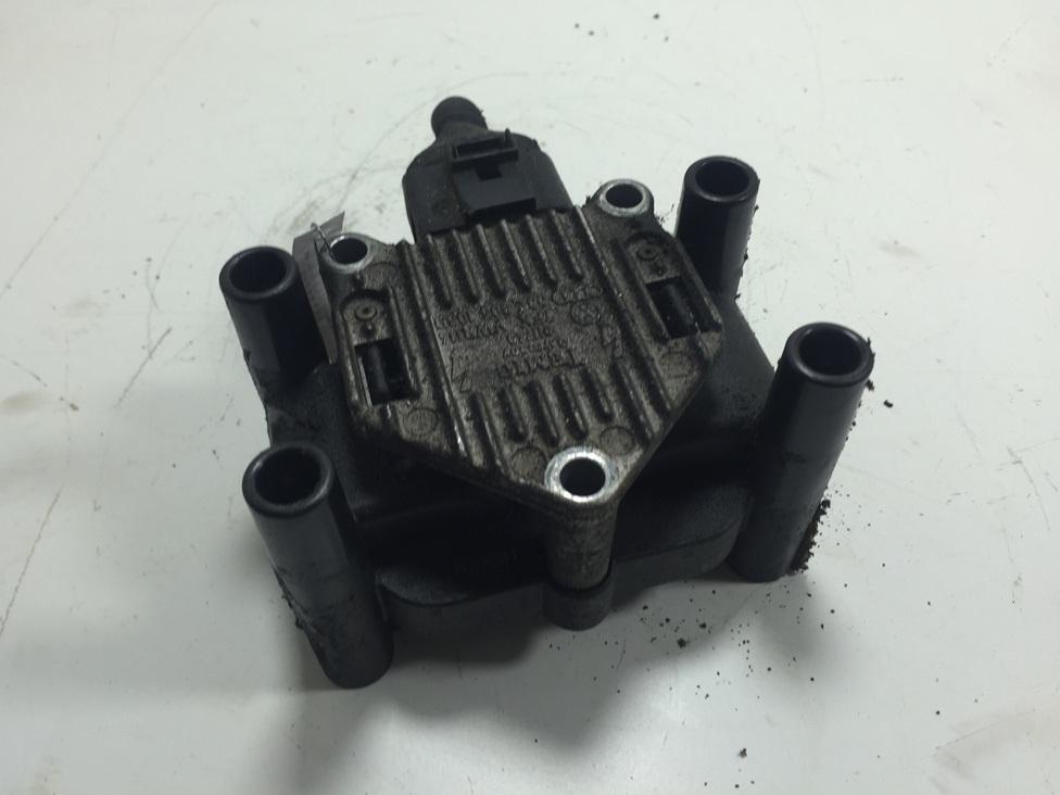 катушка зажигания Volkswagen Passat B5 1999, 1.6 л., бензин, МКПП, зелёный, универсал, 032905106B