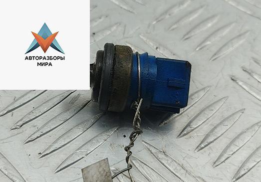 датчик температуры Volkswagen Passat B5 1998, 1.8 л., бензин, МКПП, зелёный, универсал - фото №1