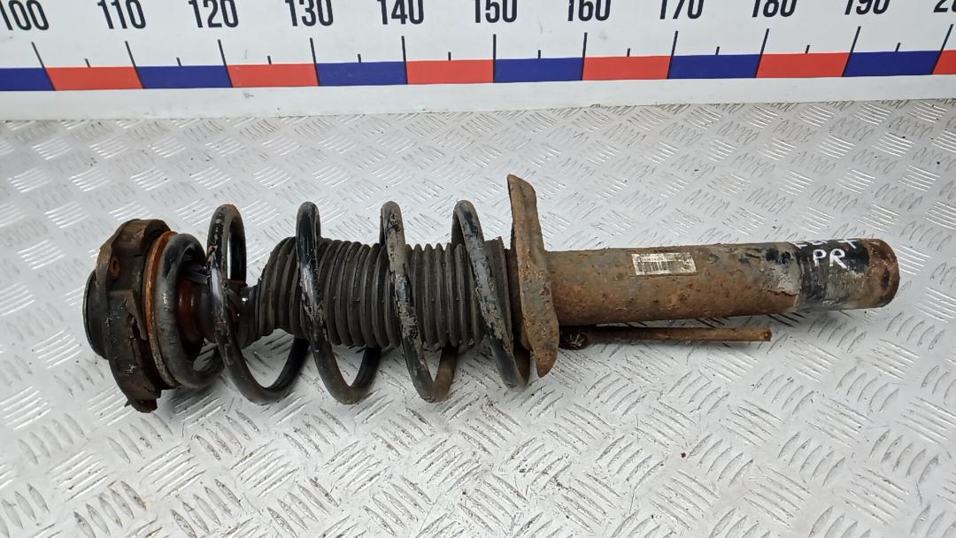 Стойка Volkswagen Passat B6 2009, 2.0 л., дизель, МКПП, седан - фото №1