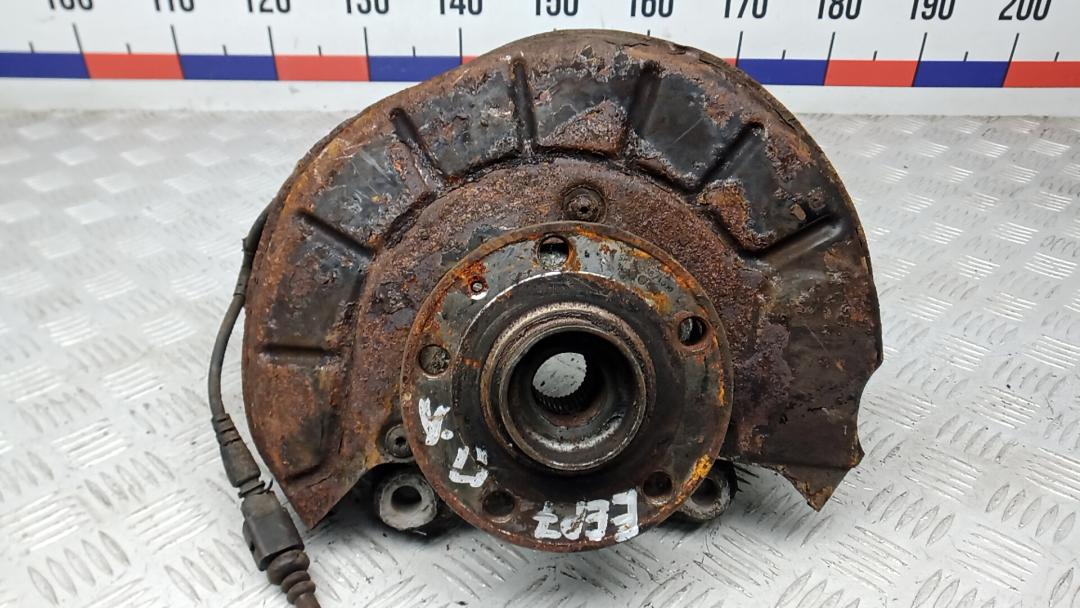 ступица передняя левая Volkswagen Passat B6 2009, 2.0 л., дизель, МКПП, седан - фото №1