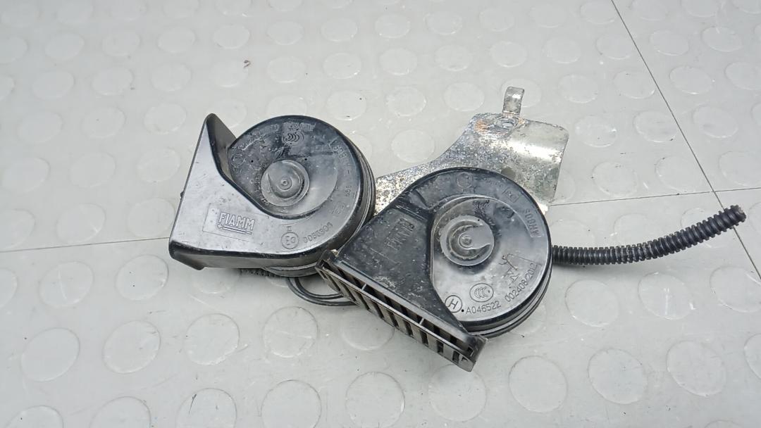 сигнал (клаксон) Ford Kuga 2 поколение 2013, 2.0 л., дизель, МКПП, внедорожник 5 дв. - фото №1